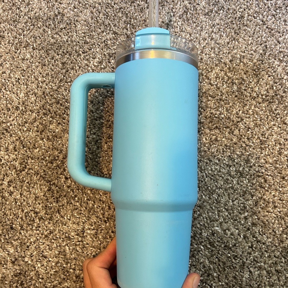 Blue Stanley cup 30oz with glass straw - Picture 2 of 6